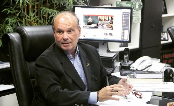 “É imoral e absurdo grande”, diz vice-presidente do TCE Mario Melo sobre aumento do salário na Câmara de Parintins “É imoral e absurdo grande”, diz vice-presidente do TCE Mario Melo sobre aumento do salário na Câmara de Parintins