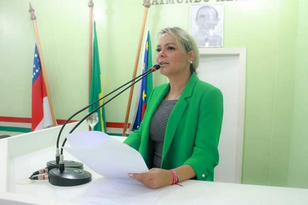 Pré-candidata a prefeita, Nega silencia sobre aumento do próprio salário Pré-candidata a prefeita, Nega silencia sobre aumento do próprio salário