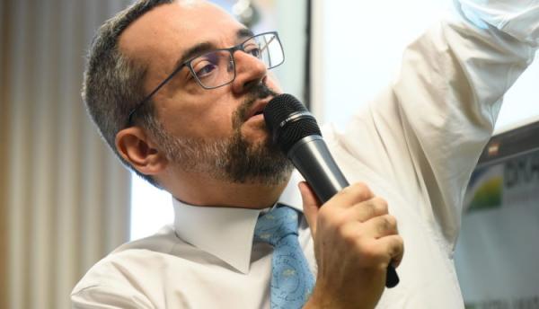 Com 307 votos, Câmara derrota governo e convoca ministro da Educação a falar sobre cortes Com 307 votos, Câmara derrota governo e convoca ministro da Educação a falar sobre cortes