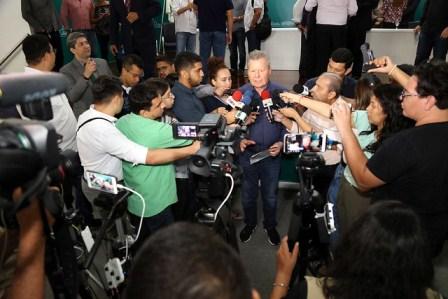 Prefeito Arthur anuncia antecipação da primeira parcela do 13º salário e divulga 11 novas leis municipais Prefeito Arthur anuncia antecipação da primeira parcela do 13º salário e divulga 11 novas leis municipais