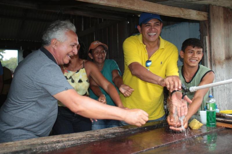 Água no Jirau leva água potável a moradores da comunidade Fluminense Água no Jirau leva água potável a moradores da comunidade Fluminense
