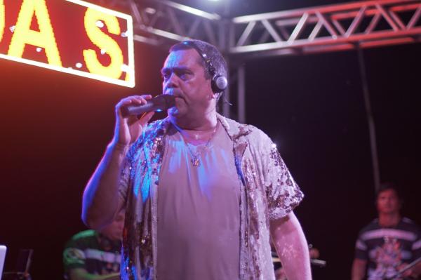 Arlindo Jr une azuis e vermelhos no show “O Boi dá Samba”