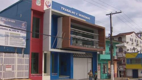 Câmara de Coari não cumpre decisão da Justiça para volta de vereadores, diz advogado