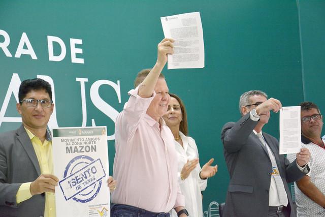 Prefeito Arthur assina novos contratos para construção de moradias populares na capital Prefeito Arthur assina novos contratos para construção de moradias populares na capital