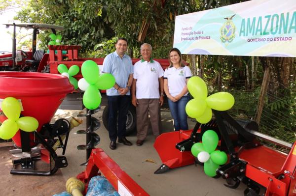 Governo do Amazonas entrega implementos agrícolas para associações de Itacoatiara e Rio Preto da Eva