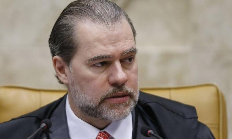 Toffoli suspende decisão do TJ do Rio que permitia apreensão de obras LGBT na Bienal Toffoli suspende decisão do TJ do Rio que permitia apreensão de obras LGBT na Bienal