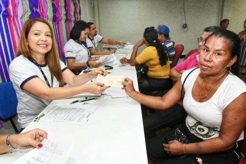 Governo do Amazonas paga indenizações de moradores do Bariri e Walter Rayol, que integram o Prosamim da Bacia do São Raimundo Governo do Amazonas paga indenizações de moradores do Bariri e Walter Rayol, que integram o Prosamim da Bacia do São Raimundo