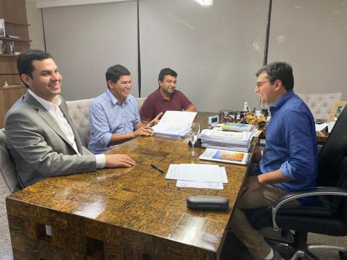 Força tarefa para salvar a orla da cidade de Parintins  