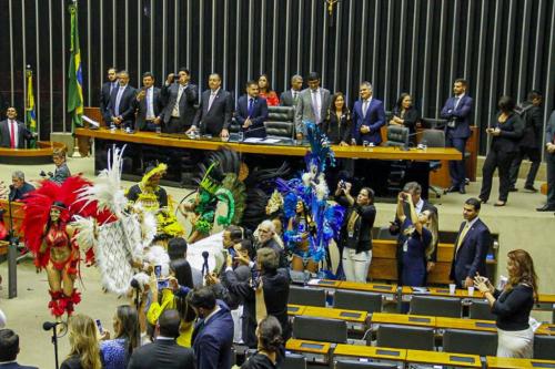 Em Brasília, Caprichoso e Garantido embalam homenagem ao turismo e a cultura do Amazonas 
