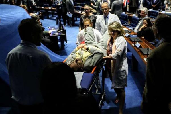 Jorge Kajuru segue internado após convulsão em votação no Senado 