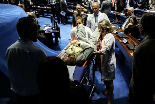Jorge Kajuru segue internado após convulsão em votação no Senado 