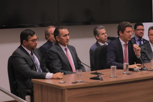 Wilson Lima apresenta ações contra o desmatamento ilegal e defende investimentos em projetos sustentáveis, em reunião com Salles