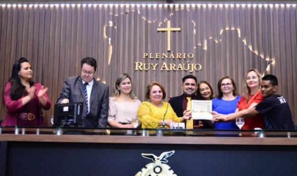 Pestalozzi é homenageada na Aleam pelos 40 anos de atuação no Amazonas 