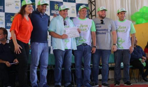 Josué Neto comemora liberação de R$ 2,1 milhões para produtores rurais de 12 municípios do AM