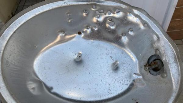 Moradores denunciam ato de vandalismo em iluminação pública no Santa Clara 
