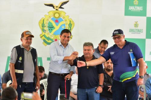 Wilson Lima entrega R$ 5 milhões em equipamentos e veículos para fortalecer ações do setor primário