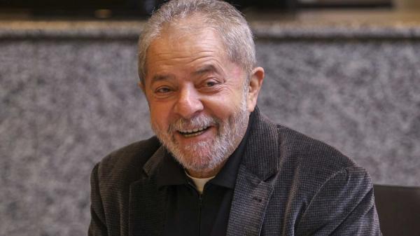 Lula pega 17 anos de pena no caso do sítio Lula pega 17 anos de pena no caso do sítio