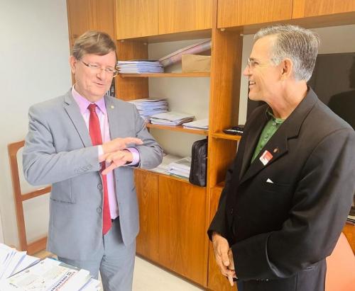 Juscelino Manso reúne com Deputado Zé Ricardo em Brasília para tratar sobre Residencial Parintins 