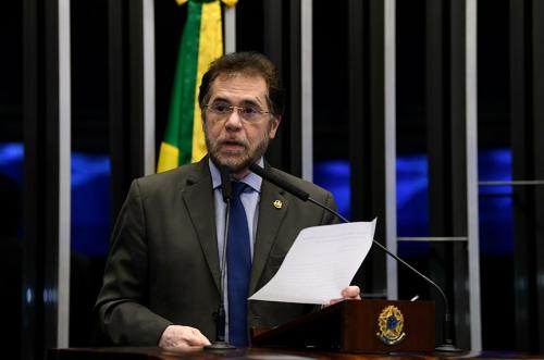 Senador Plínio Valério comenta a aprovação dos incentivos para a tecnologia da informação  