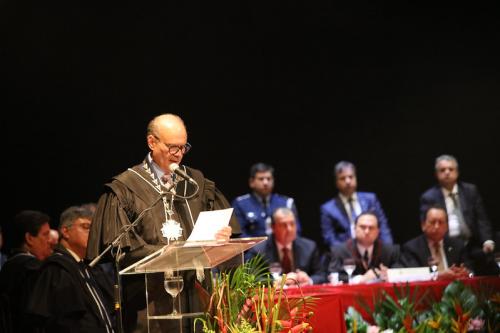 Mario de Mello assume a presidência do TCE-AM em solenidade concorrida 