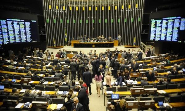 Datafolha: 45% reprovam o trabalho de deputados e senadores 