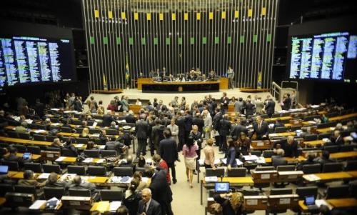 Datafolha: 45% reprovam o trabalho de deputados e senadores 