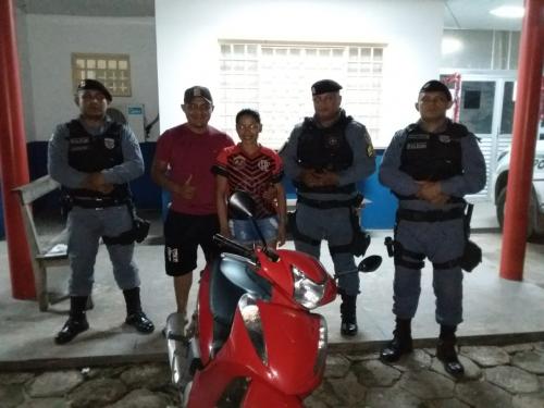 PMs do 11° Batalhão encontram motocicleta roubada no Centro de Parintins 