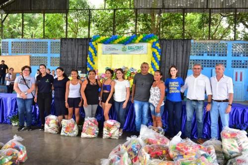 Governo do Amazonas entrega mais de 10 toneladas de alimentos da campanha ‘Natal dos Ribeirinhos’ 