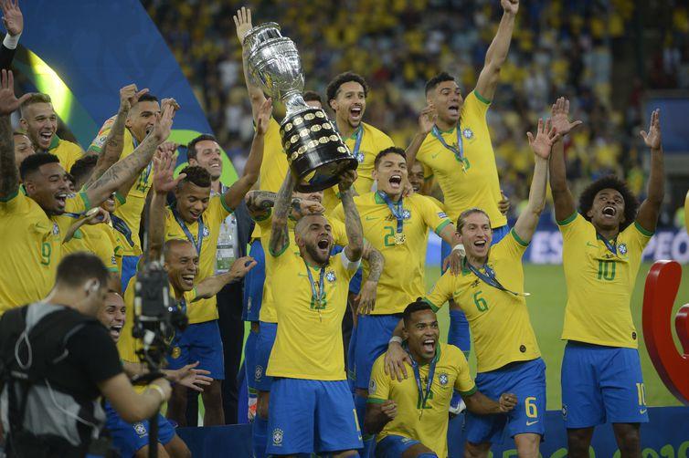 Mesmo com conquista da América, seleção encerra 2019 sob desconfiança 