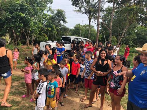 Turma do Pinto Molhado entrega centenas de brinquedos em ação social de Natal