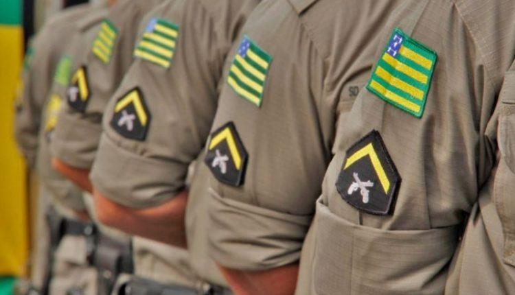 Bolsonaro sanciona fim da prisão disciplinar para policiais e bombeiros militares 