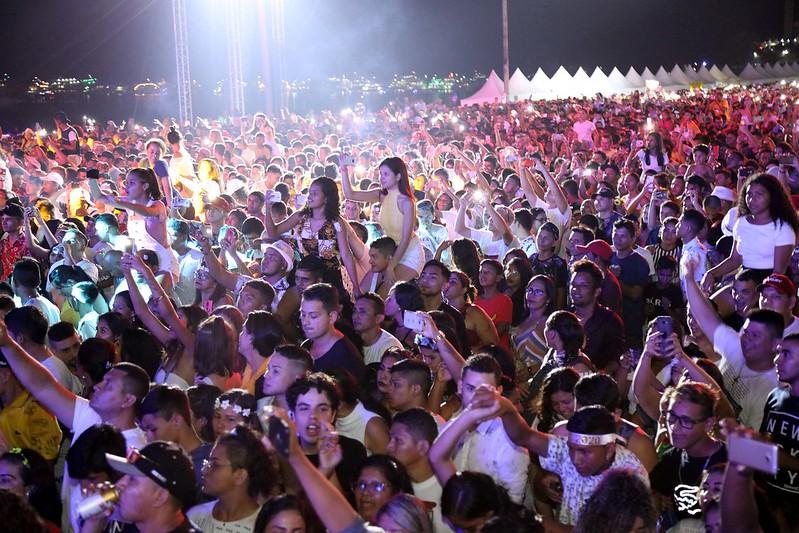 RÉVEILLON - Arthur puxa a contagem regressiva e deseja paz, trabalho e segurança para 2020 