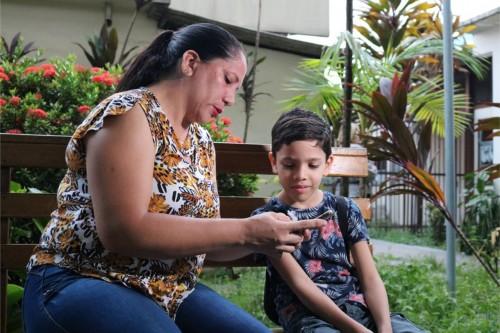 Pacientes com hemofilia do Hemoam têm ajuda de aplicativo no tratamento da doença 