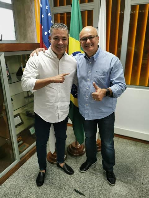 Josué Neto e Coronel Menezes comandam coleta de assinaturas para criação do 'Aliança pelo Brasil' no AM