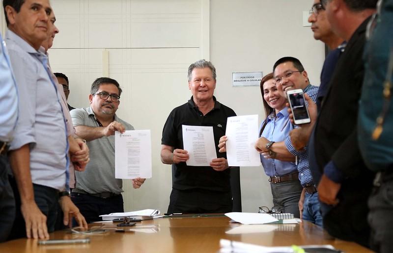 Prefeito Arthur apresenta mais três novas leis do ‘Pacote Tributário’ que incentiva regularização de imóveis Prefeito Arthur apresenta mais três novas leis do ‘Pacote Tributário’ que incentiva regularização de imóveis