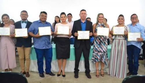 Conselheiros tutelares são diplomados em Parintins