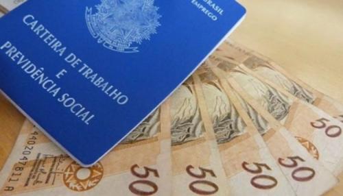 Bolsonaro reajusta salário mínimo, que passa a R$ 1.045 