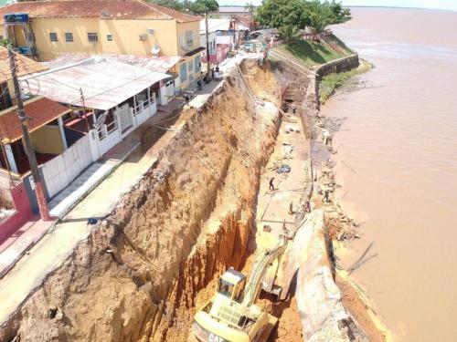 Obras no muro de arrimo de Parintins continuam em ritmo acelerado