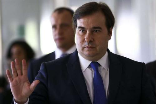 Maia pede demissão imediata do secretário da Cultura por citar nazista 