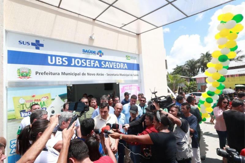 Em Novo Airão, Wilson Lima inaugura UBS concluída com recursos do FTI e entrega equipamentos para laboratório da Unidade Hospitalar 