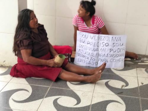 Venezuelanos tentam desesperadamente sobreviver em Parintins. Não podemos fechar os olhos