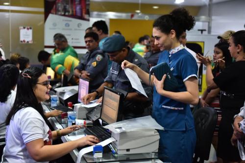 Coleta de assinaturas para partido de Bolsonaro vai até 18h deste sábado