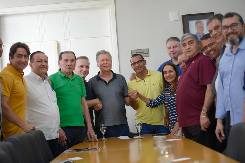 Prefeito Arthur anuncia novos ônibus e outras medidas para melhorar o transporte coletivo