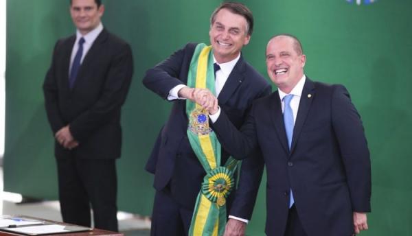 Bolsonaro demite assessor de Onyx e o substitui por ‘olavate’