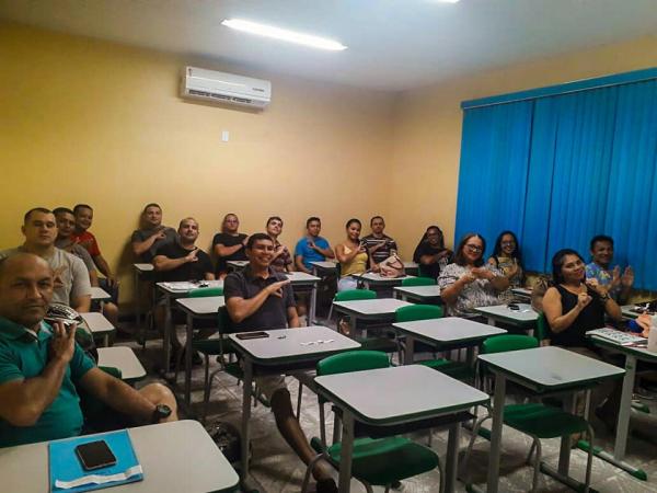 PMs do 11° Batalhão de Parintins fazem curso de libras e espanhol 