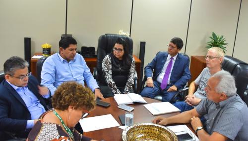 Ministério Público, Prefeitura, SAAE e Ipaam pautam medidas para acabar com a contaminação de água em Parintins