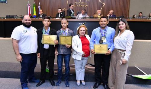 Therezinha Ruiz homenageia atletas amazonenses vitoriosos no jiu-jitsu 