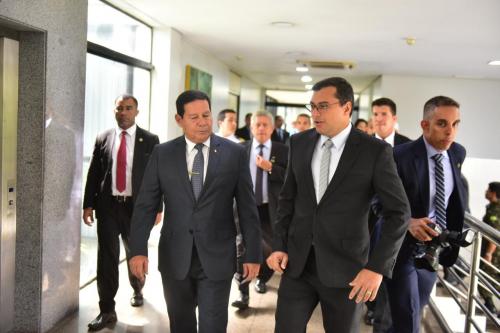 Wilson Lima recebe Hamilton Mourão para discutir meio ambiente, ZFM e infraestrutura no Amazonas