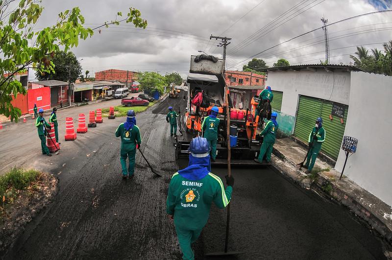 Ruas do conjunto João Paulo recebem recapeamento completo da Prefeitura de Manaus