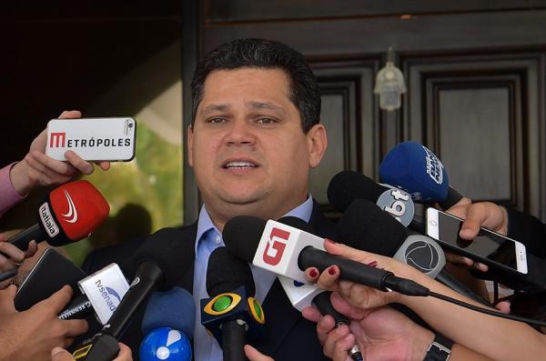 Davi acompanha situação do senador Cid Gomes, ferido em conflito no Ceará 